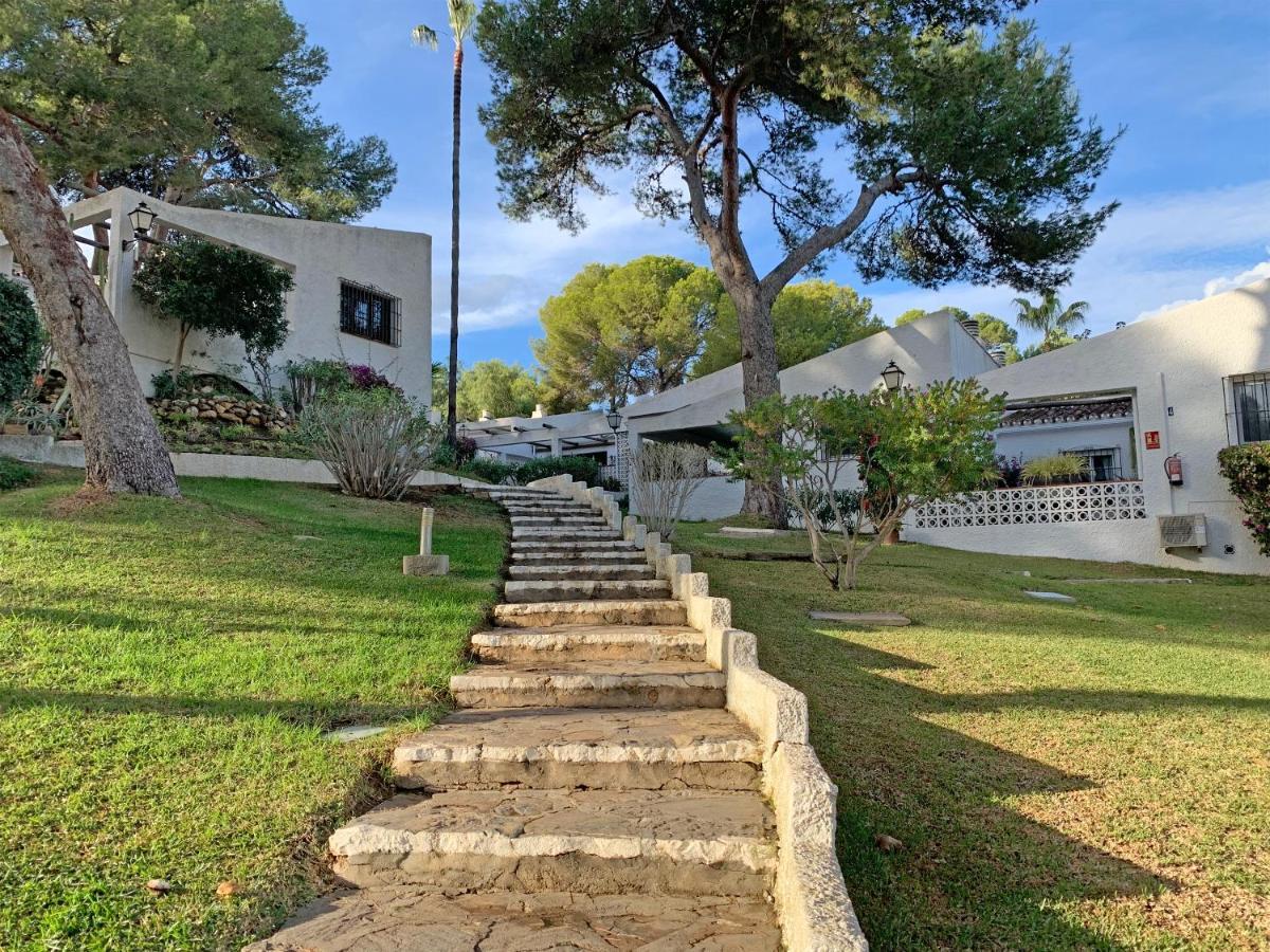 Bungalow With Large Terrace In A Quiet Park - Beach Nearby Sitio de Calahonda Kültér fotó