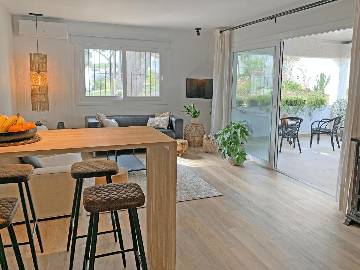 Bungalow With Large Terrace In A Quiet Park - Beach Nearby Sitio de Calahonda Kültér fotó